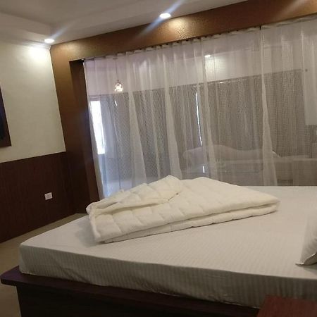 Hotel Utsav Дехрадун Екстериор снимка