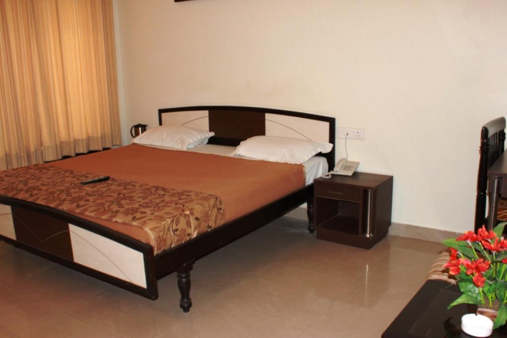 Hotel Utsav Дехрадун Екстериор снимка