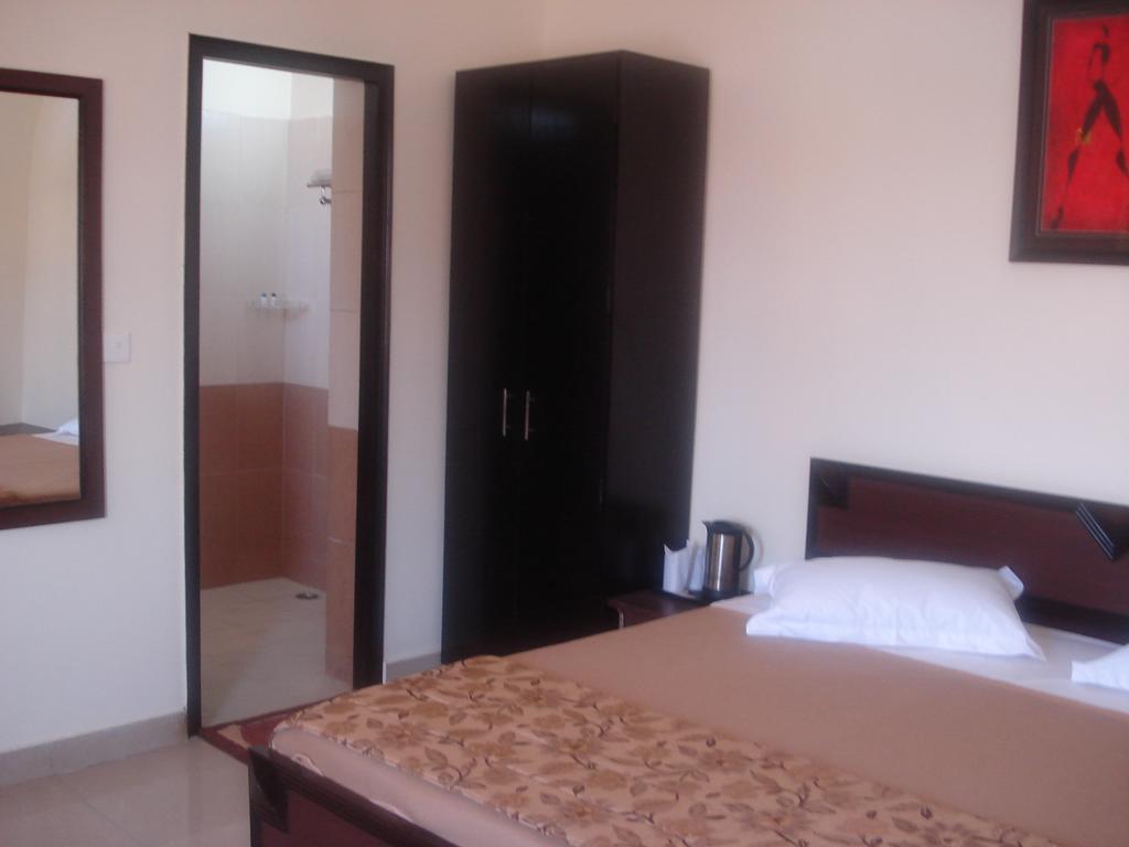 Hotel Utsav Дехрадун Екстериор снимка