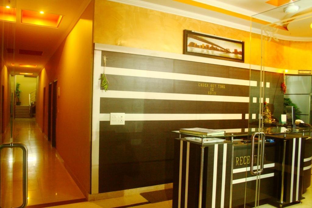 Hotel Utsav Дехрадун Екстериор снимка