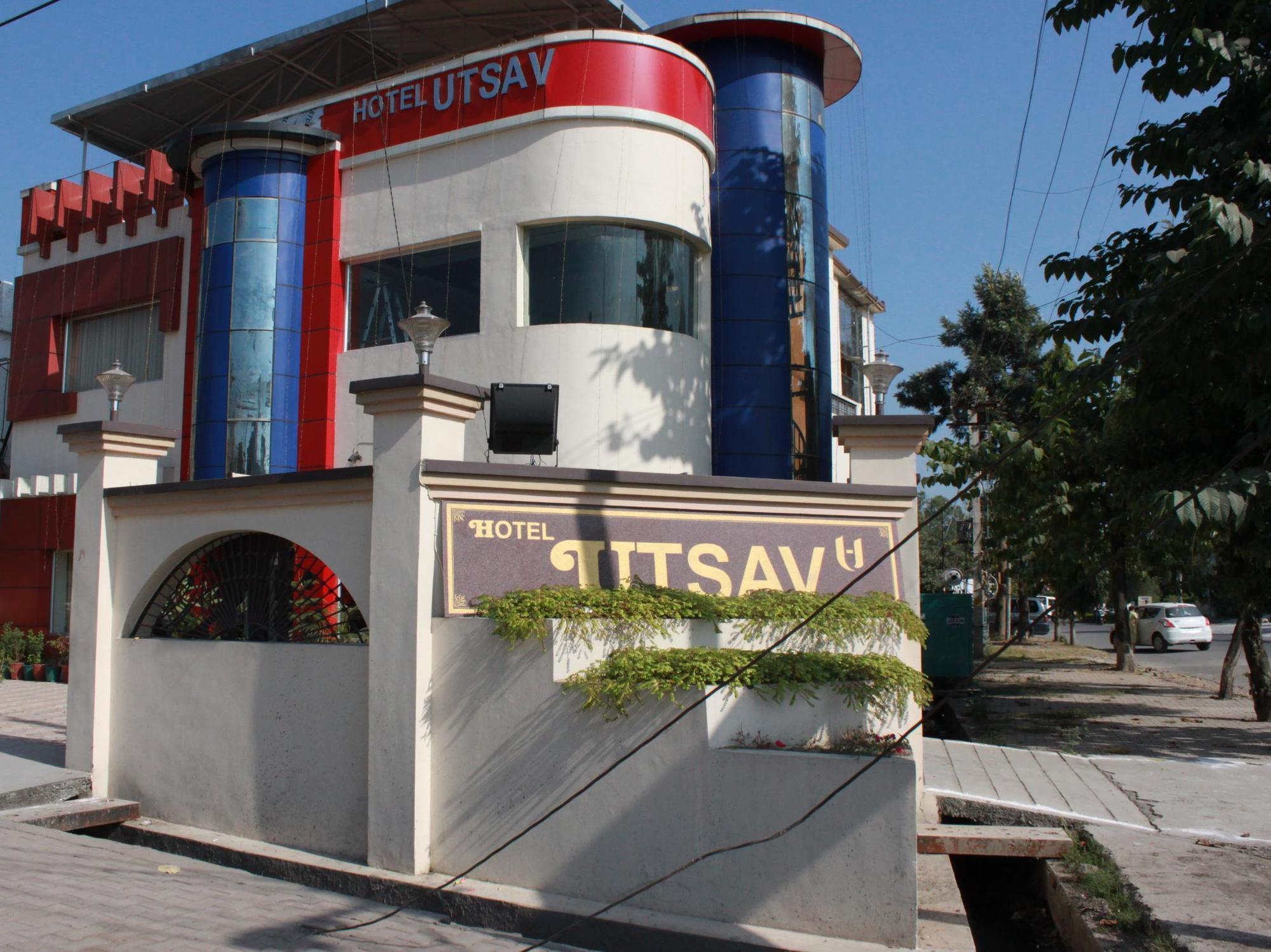 Hotel Utsav Дехрадун Екстериор снимка