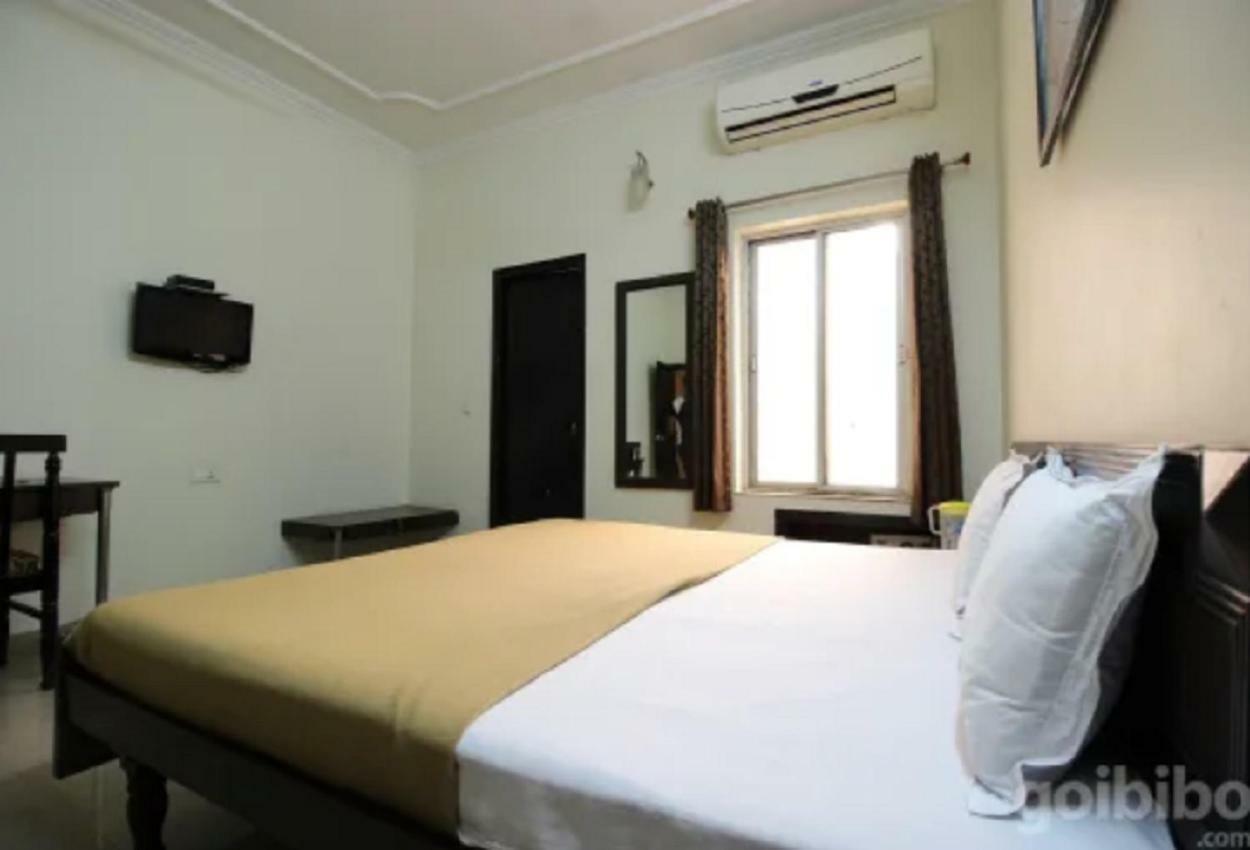 Hotel Utsav Дехрадун Екстериор снимка