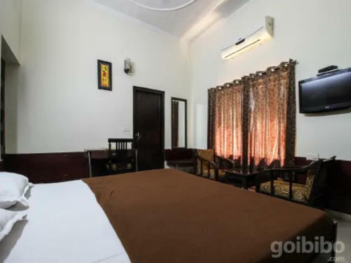 Hotel Utsav Дехрадун Екстериор снимка