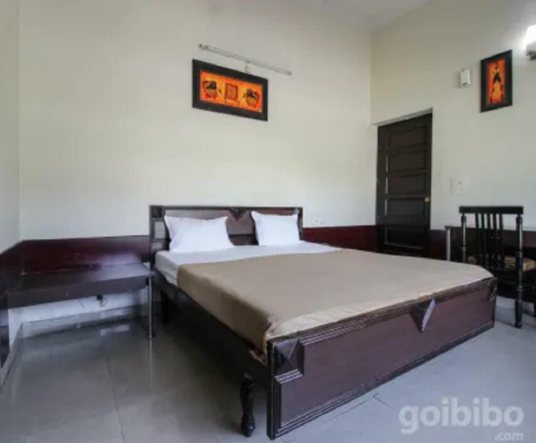 Hotel Utsav Дехрадун Екстериор снимка
