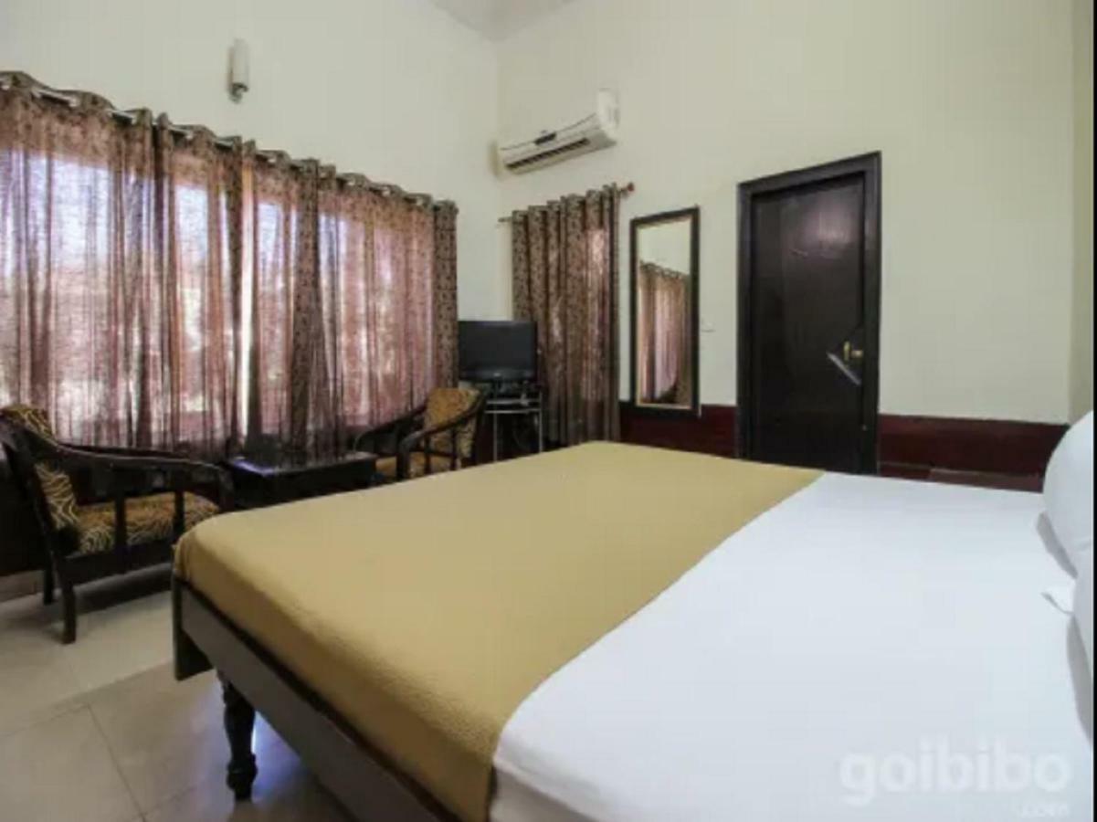 Hotel Utsav Дехрадун Екстериор снимка