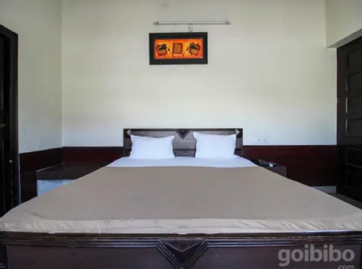 Hotel Utsav Дехрадун Екстериор снимка