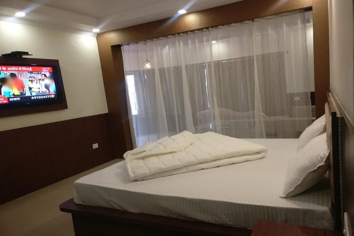 Hotel Utsav Дехрадун Екстериор снимка