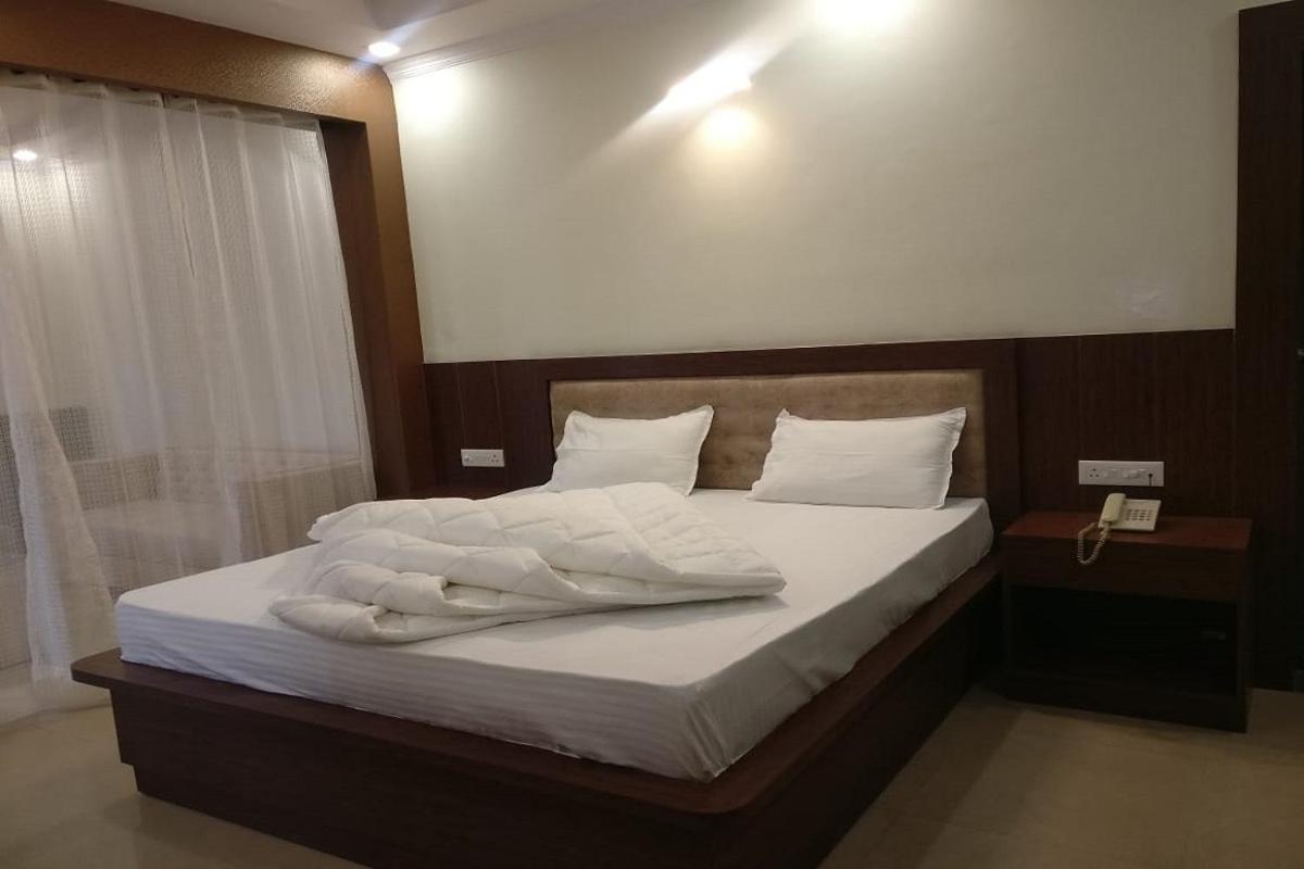 Hotel Utsav Дехрадун Екстериор снимка