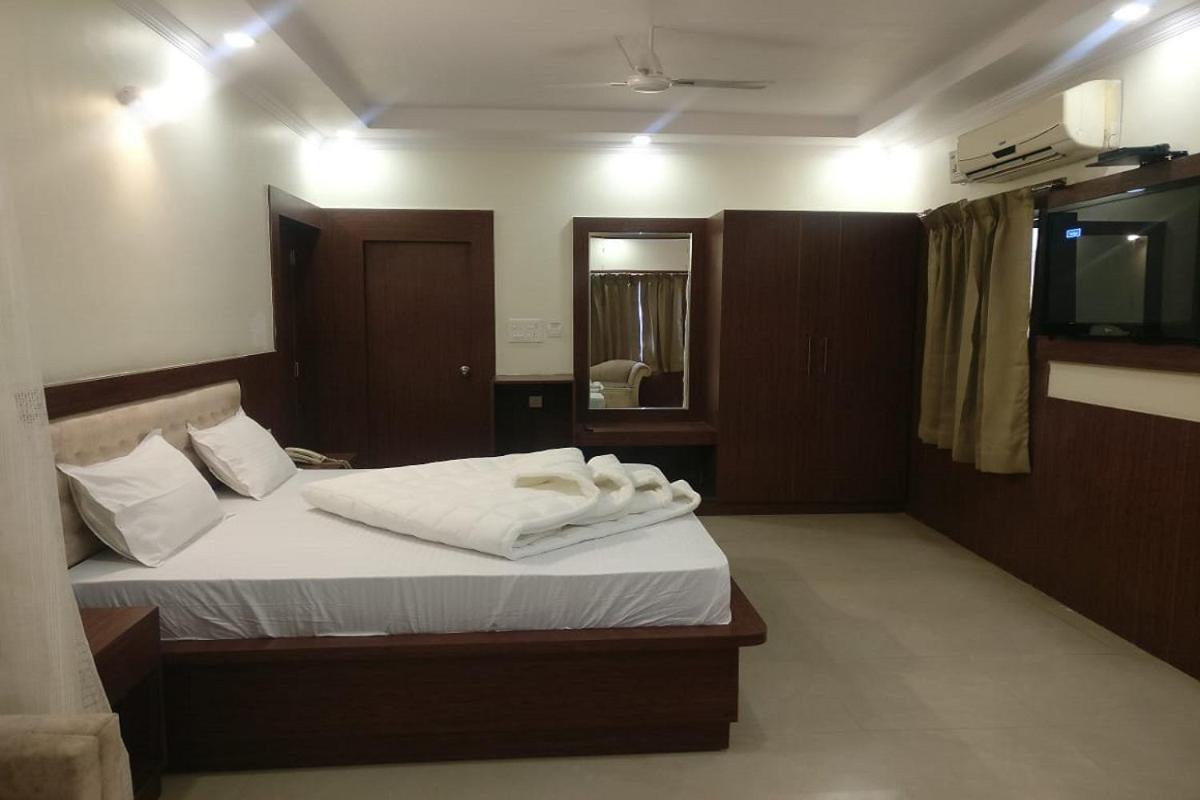 Hotel Utsav Дехрадун Екстериор снимка