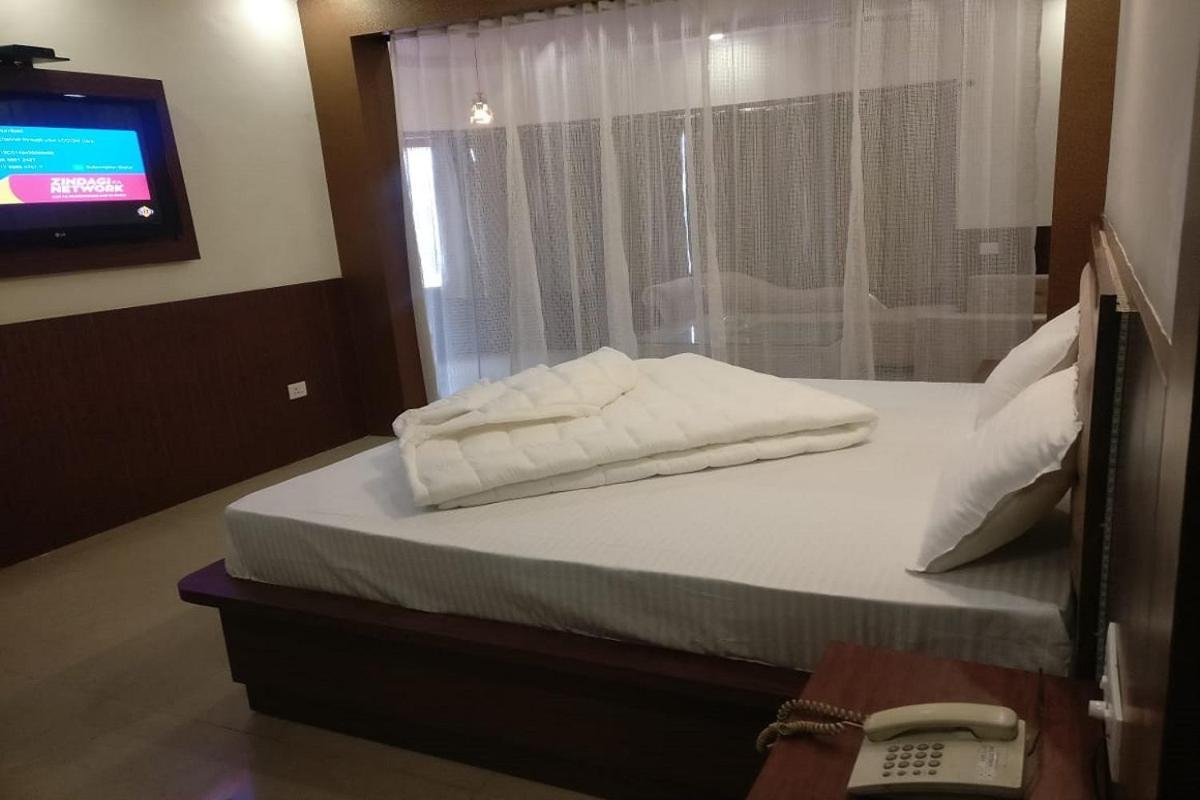 Hotel Utsav Дехрадун Екстериор снимка