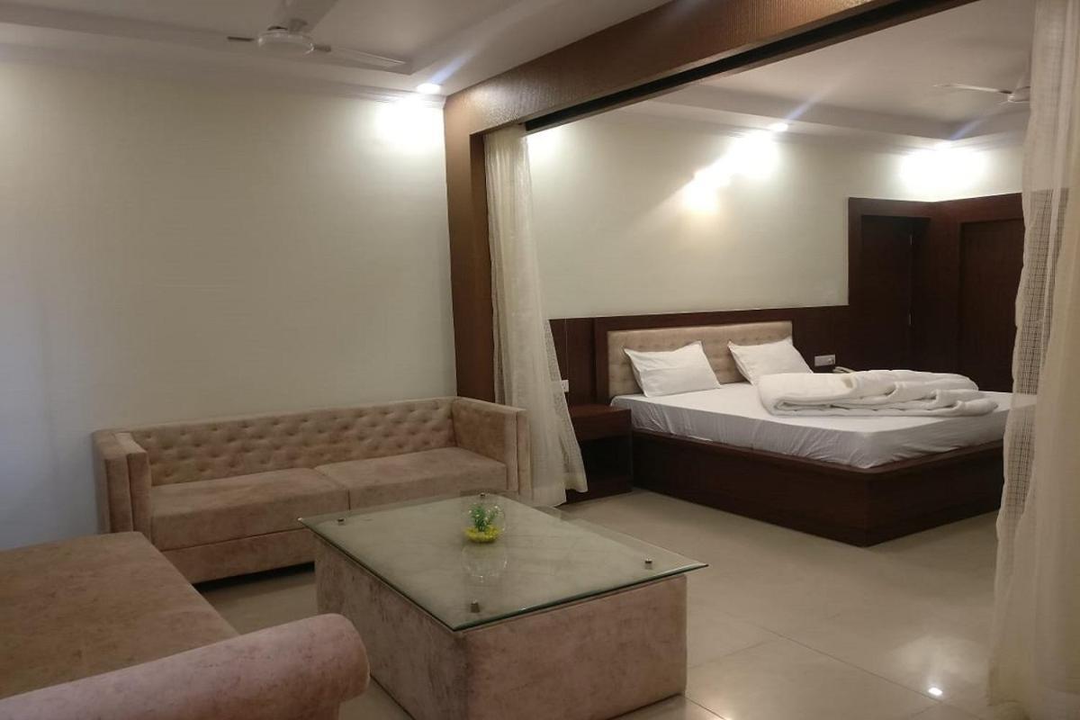 Hotel Utsav Дехрадун Екстериор снимка